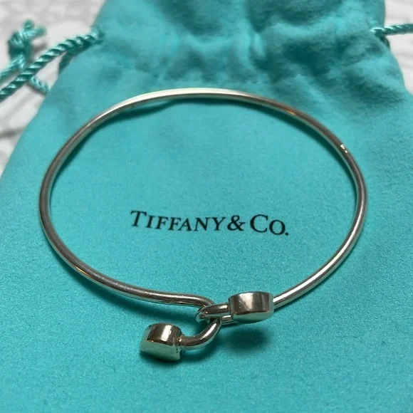 Tiffany & Co Vintage Interlocking Hearts Bangle - Picture 4 of 12